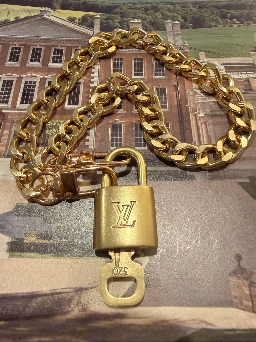 LOUIS VUITTON Gold 🏆 Padlock Chain Charm❤️